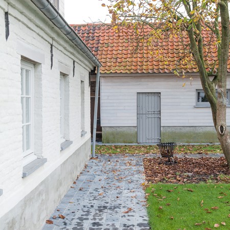 ZwembadmozaÏek STON en Basalt Zwembadboordsteen
