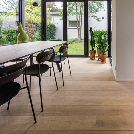 Totaalrenovatie - Parket Europees Rustiek BA + FAP Nord Smoke
Plaatsing: Egon Claus Parketvloeren & Joachim Bouckaert